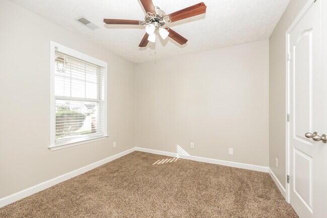 Building Photo - 1516 Beaconcrest Cir