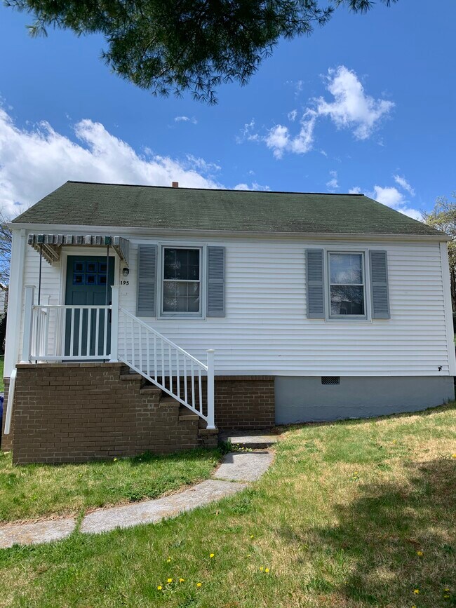 Building Photo - 195 Clearview Dr