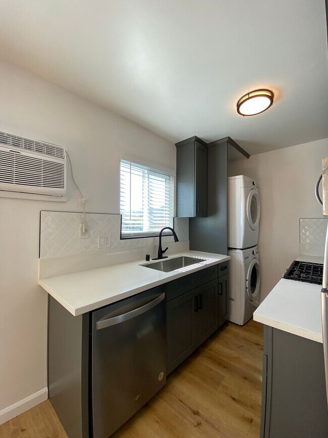Interior Photo - 6556 Lamirada Ave