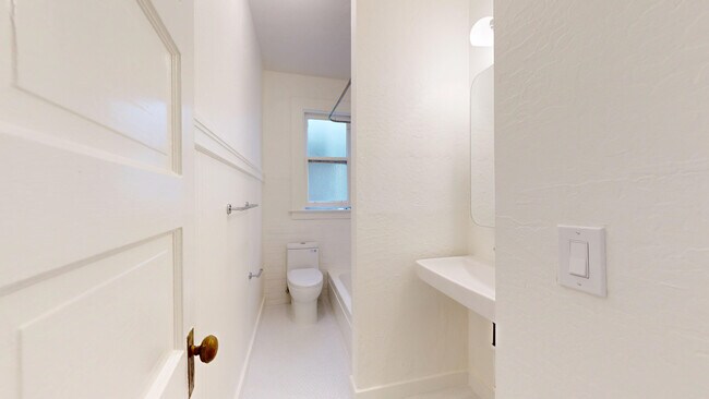 Building Photo - 1659 Grant Ave