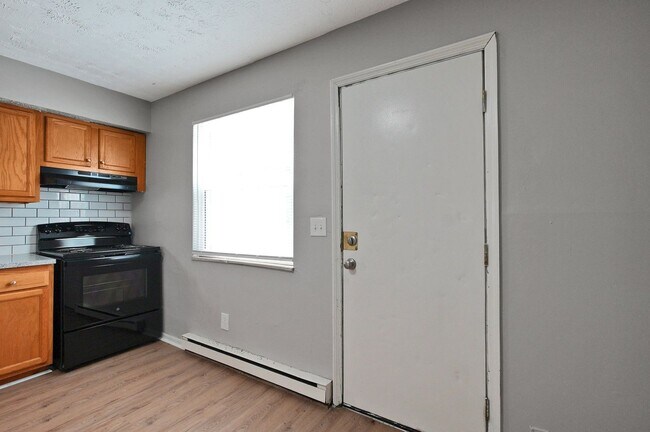 Building Photo - 2187-2193 Clarendon Ln