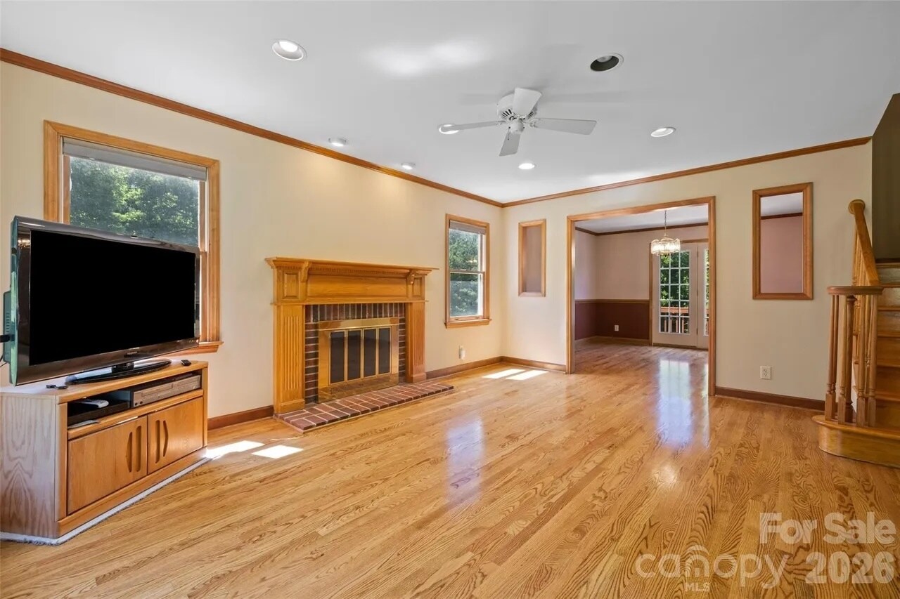 Building Photo - 3010 Eaker Dr