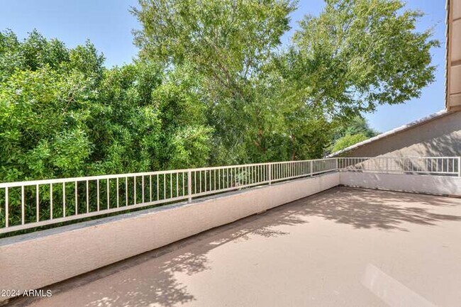 Building Photo - Stunning Cobble Creek II home with pool an...
