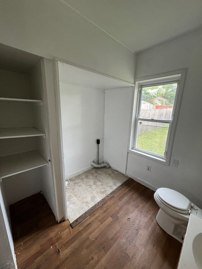 Building Photo - 4 Bedroom Single Family in Cleveland ,Ohio