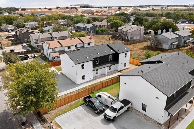 Building Photo - 6909 Wentworth Dr