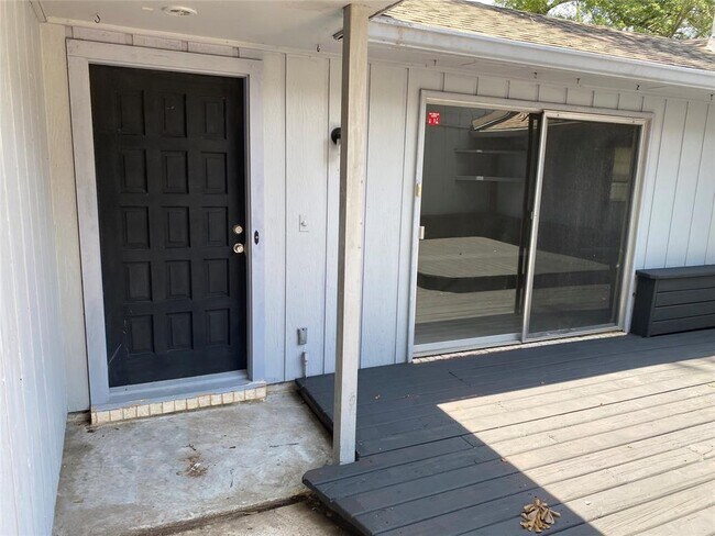 Building Photo - 25419 Glen Loch Dr