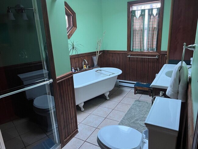 Building Photo - 137 Warwick Rd