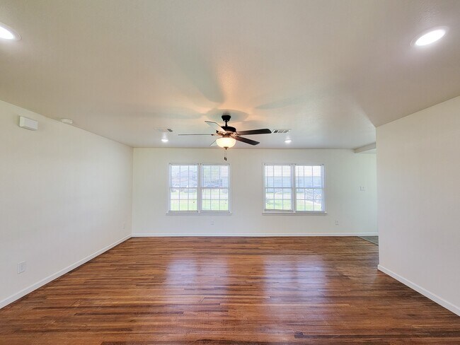 Building Photo - 413 S Market St