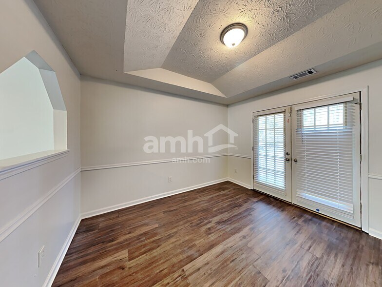Building Photo - 200 Deer Walk Dr