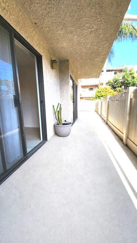 Building Photo - 2607 Pirineos Way