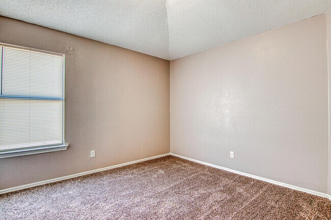 Building Photo - 2405 Tierra Humeda Dr