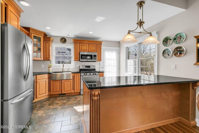 Building Photo - 11 Lakeside Ave