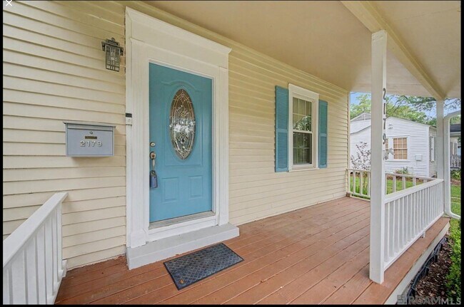 Building Photo - Vintage 3 Bedroom Home in historic University Gardens near LSU Lakes!