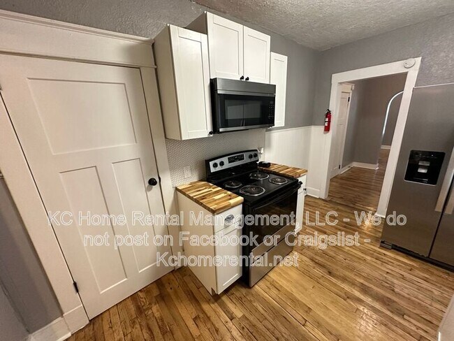 Building Photo - 5233 E 6 St