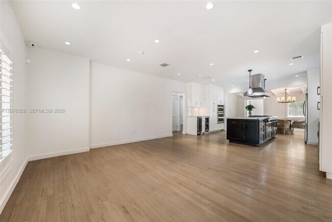 Building Photo - 100 Sarto Ave