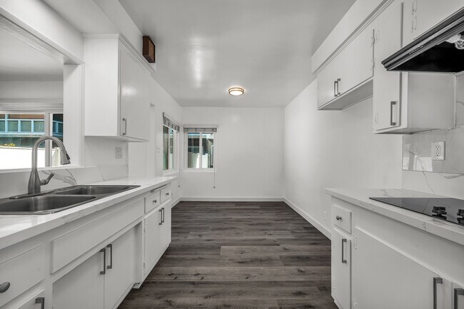 Building Photo - 3706 Redondo Beach Blvd