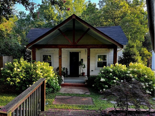 Primary Photo - 2/2 Home for Rent Just 5 Minutes from Down...