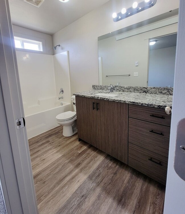 Building Photo - Modern and Open 3 Bedroom, 2 Bathroom Apartment for Rent in Idaho Falls by Real Property Manageme...