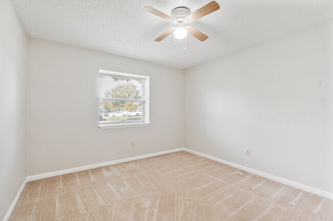 Building Photo - 200 Brookhaven Ct