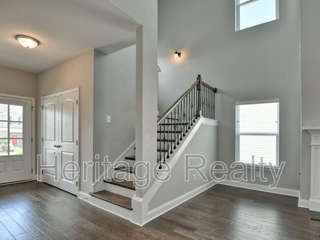 Building Photo - 2212 Scarlet Tanager St