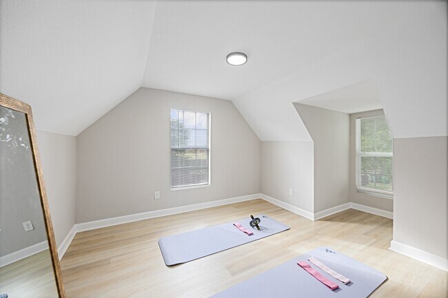 Building Photo - 5737 Dorbrandt St
