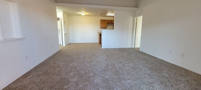 Building Photo - $500 OFF MOVE-IN! 2 Bedroom Condo near Air...