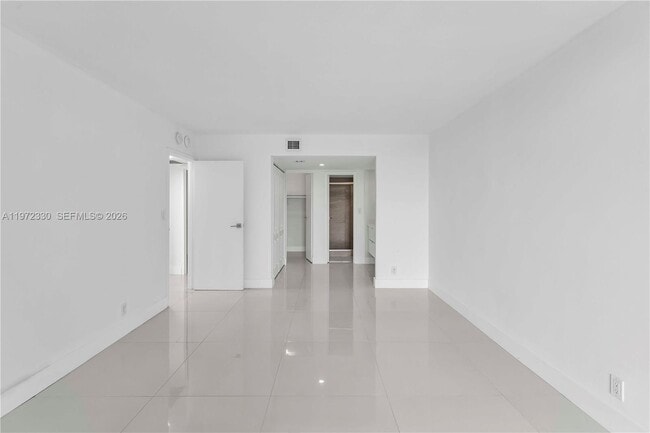 Building Photo - 100 Bayview Dr