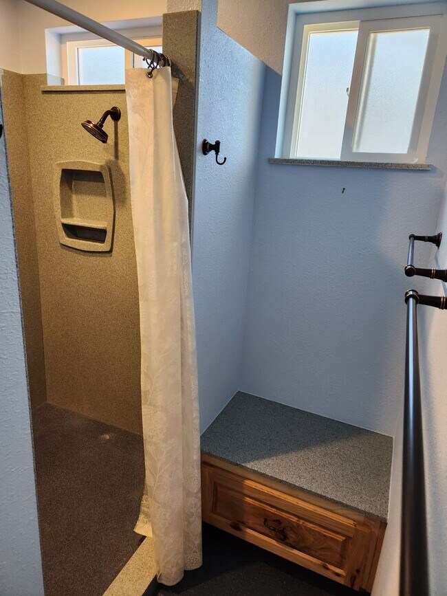 Building Photo - AVAILABLE SOON! Large Single level Sinagua...