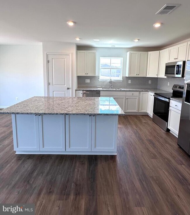 Building Photo - 151 Capulet Ct