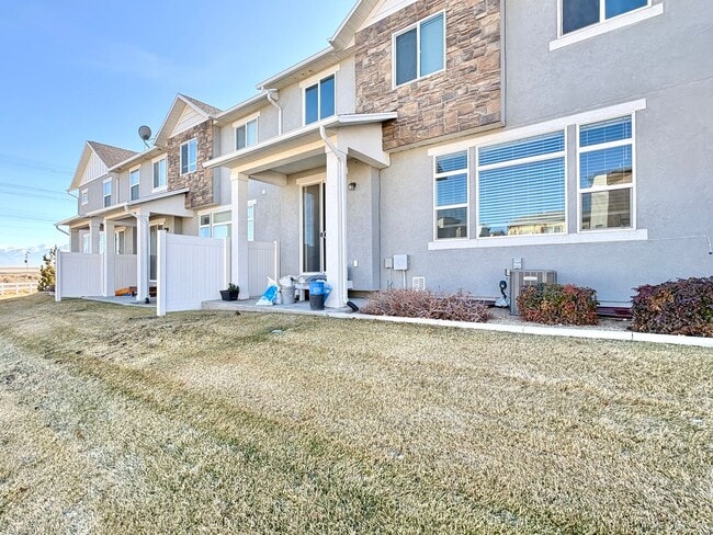 Building Photo - Clean, Cozy & Convenient — West Jordan 2-Bedroom Home