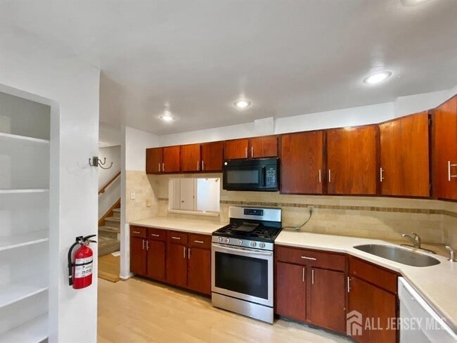 Building Photo - 47 Morgan Pl