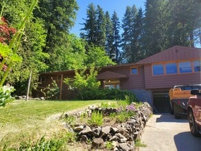 Building Photo - 1704 E 19th Ave