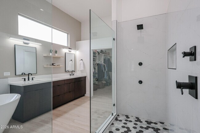 Building Photo - 8156 E Questa Rd