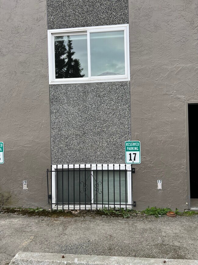 Building Photo - 501 E 13th Ave