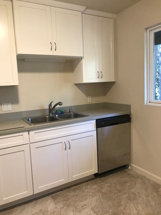 Building Photo - Remodeled Home in Lower Pioneer