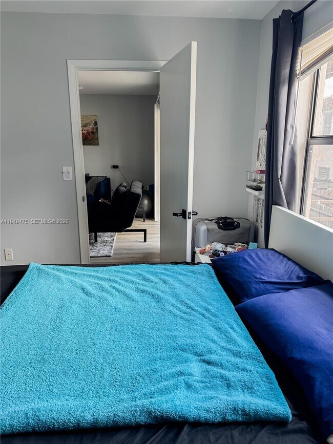 Building Photo - 841 NE 207th Ln