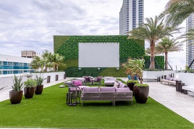 Building Photo - 4010 S Ocean Dr