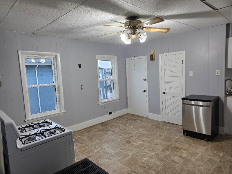 Building Photo - 11 Shamrock St