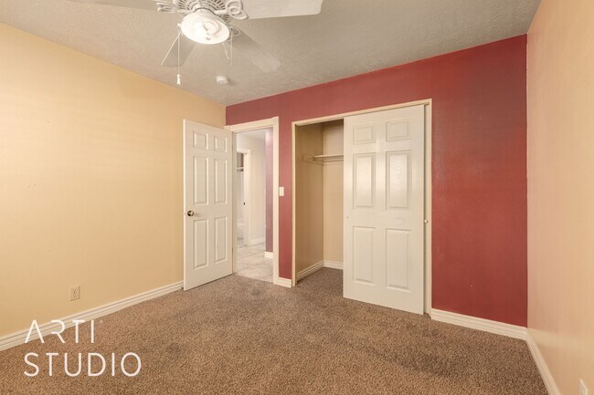 Building Photo - Spacious 4 Bedroom, 3 Bathroom Home for Rent
