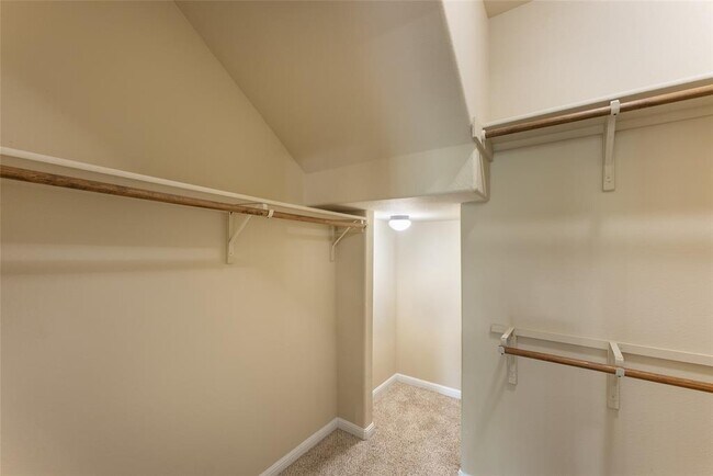 Building Photo - 13400 Briarwick Dr
