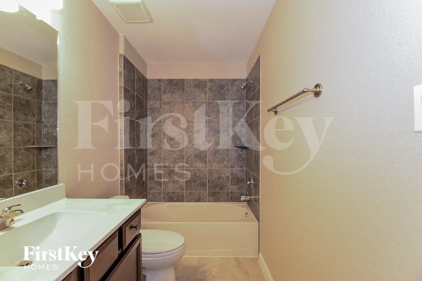 Building Photo - 4818 La Piedra Ln