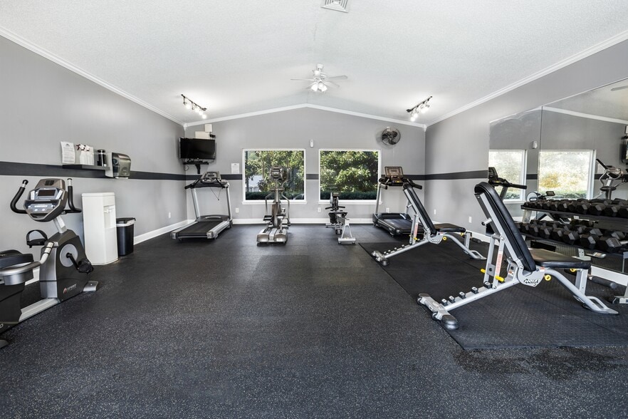 Building Photo - Wellington Manor