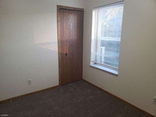 Building Photo - 2 br, 1 bath 4plex - 4746 Ravenswood Dr SW