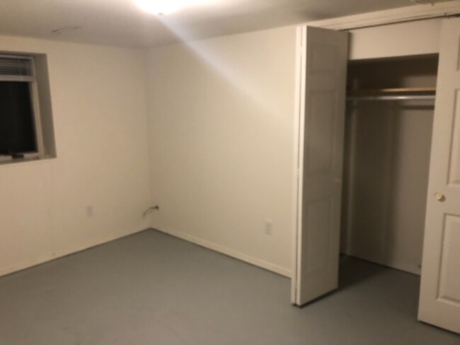 Building Photo - 538 Van Buren Ave