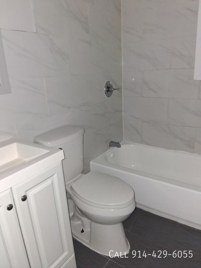 Building Photo - 23 E 4th St