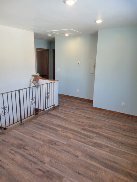 Upstairs Hallway - 4605 Oneida St