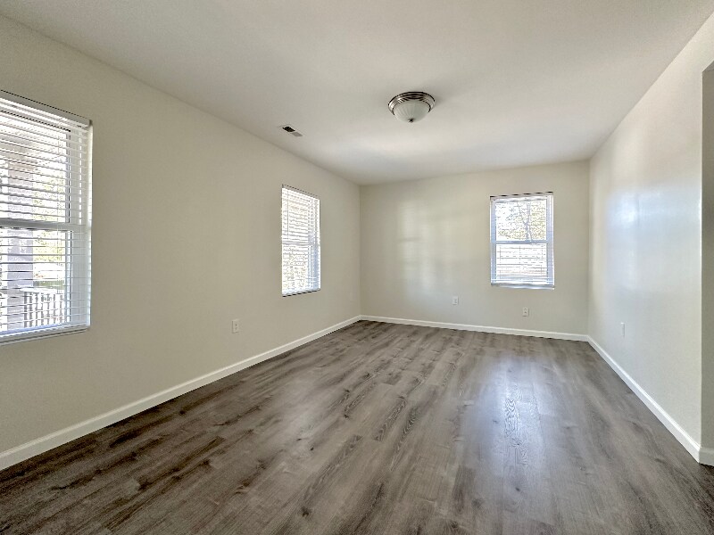 Building Photo - 604 Homeland Ave