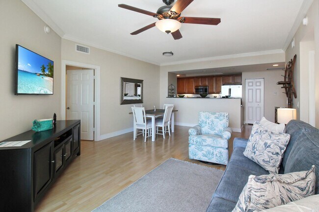 Building Photo - 800 N Tamiami Trl