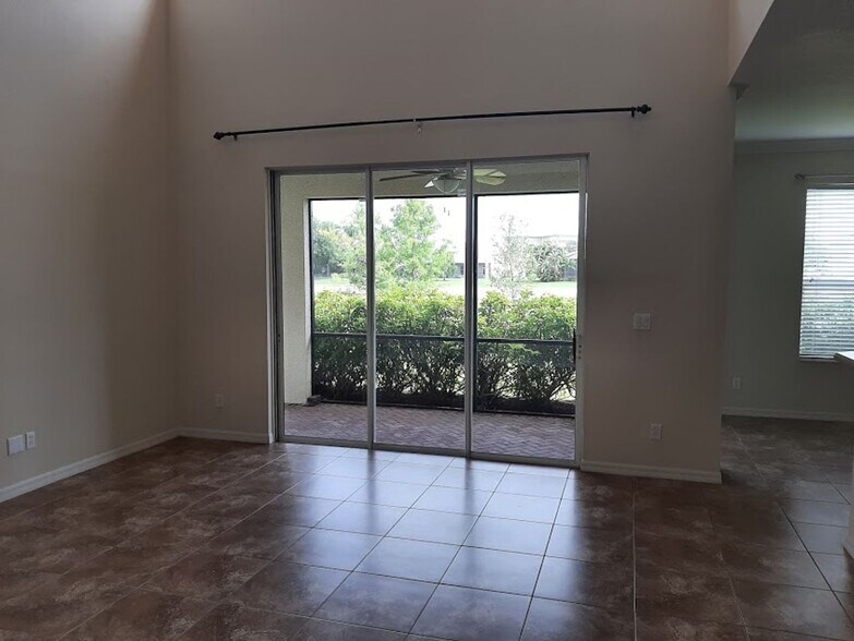 Building Photo - Coming OCT  ! 2 Story 5/  3.5  home in gated community