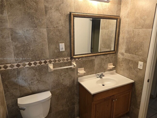 Building Photo - 2359 N Wallen Dr